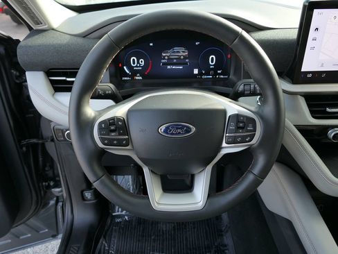 Used 2026 Ford Explorer Active w/ Active Comfort Package RWD image 19