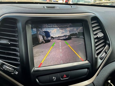 Used 2018 Jeep Cherokee Limited AWD/4WD image 23