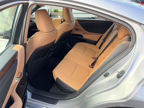Certified 2025 Lexus ES 300h w/ Premium Package FWD image 22