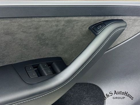 Used 2023 Tesla Model Y Long Range image 24