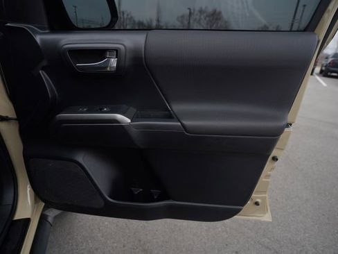 Used 2019 Toyota Tacoma TRD Off-Road image 19