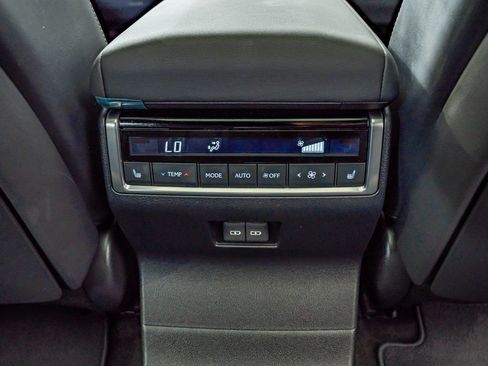 Used 2024 Lexus GX 550 w/ Accessory Package (Z1) AWD/4WD image 37