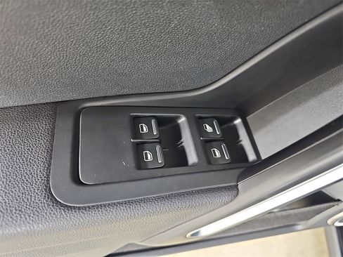 Used 2019 Volkswagen Beetle 2.0T S image 32