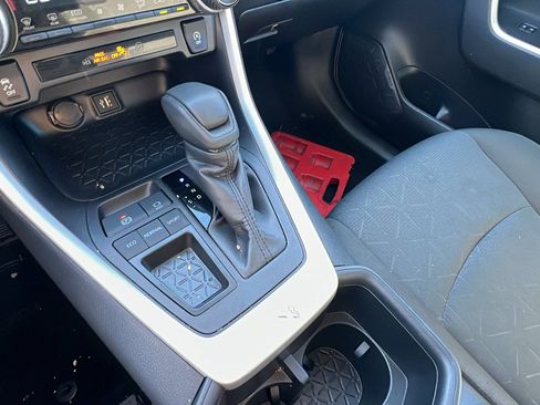 Used 2025 Toyota RAV4 XLE image 31