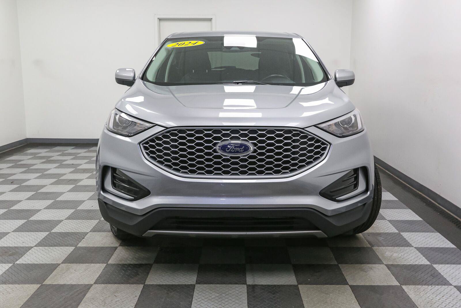 Used 2024 Ford Edge SEL AWD/4WD image 3