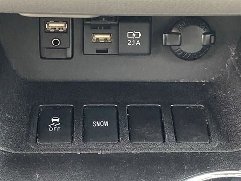 Used 2019 Toyota Highlander LE image 18