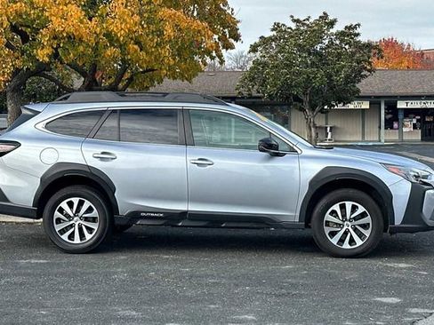 Used 2024 Subaru Outback Premium image 7