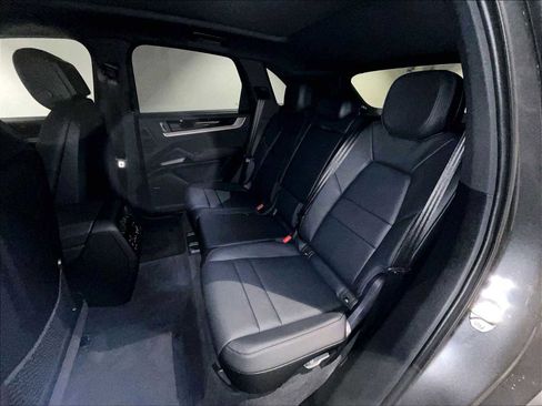 Used 2025 Porsche Cayenne E-Hybrid image 30
