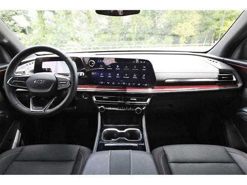 Used 2026 Chevrolet Traverse Z71 w/ LPO, Floor Liner Package AWD/4WD image 7