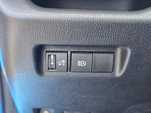 Certified 2021 Toyota RAV4 LE AWD/4WD image 23