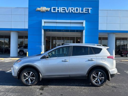 Used 2018 Toyota RAV4 XLE w/ Plus Extra Value Package AWD/4WD image 2