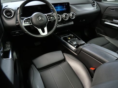 Used 2022 Mercedes-Benz GLA 250 4MATIC w/ Premium Package Lite image 2