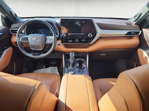 Certified 2020 Toyota Highlander Platinum image 10