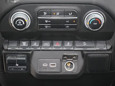 Used 2024 Chevrolet Silverado 2500 W/T image 16