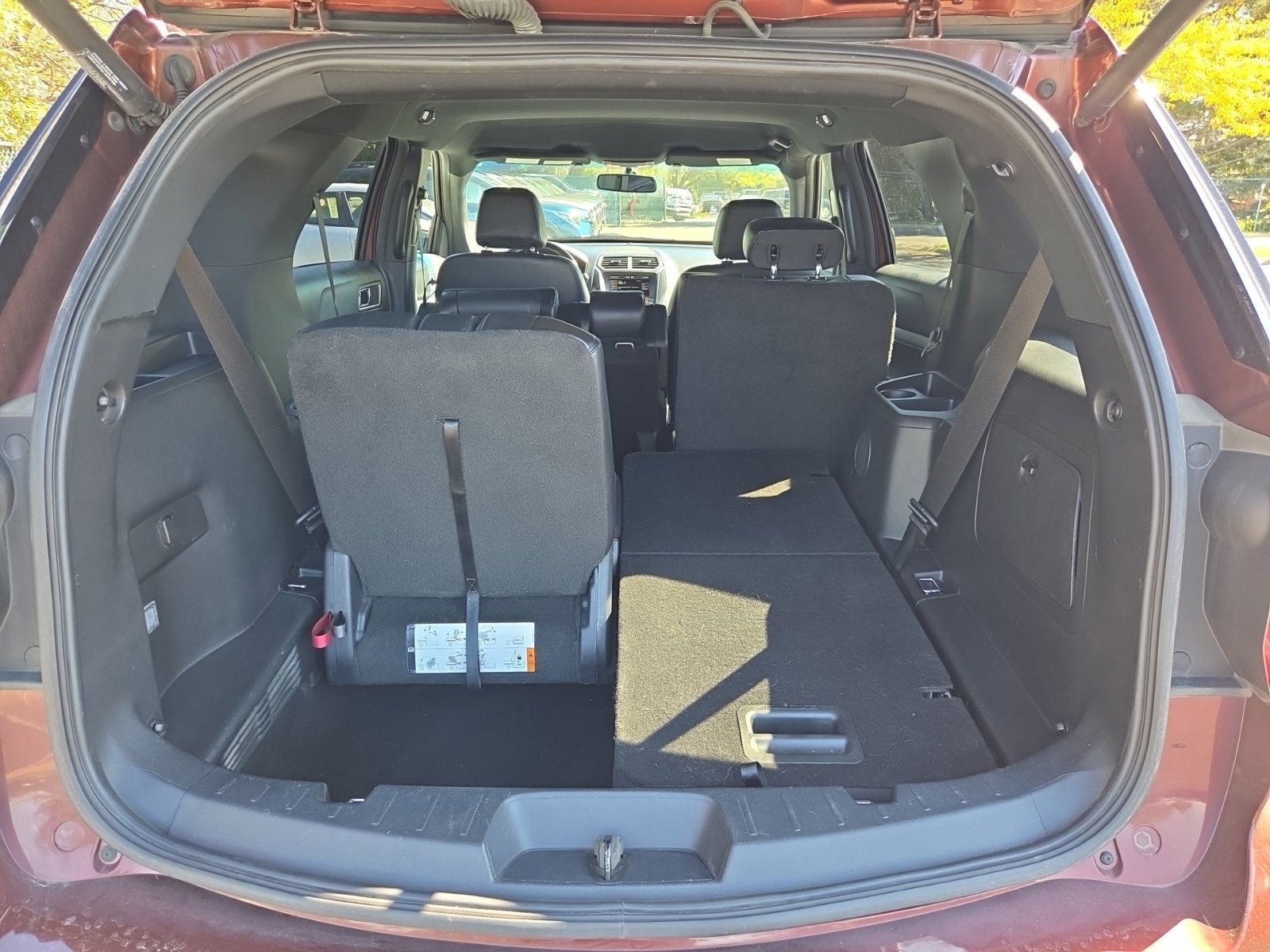 Used 2016 Ford Explorer XLT w/ Equipment Group 202A AWD/4WD image 8