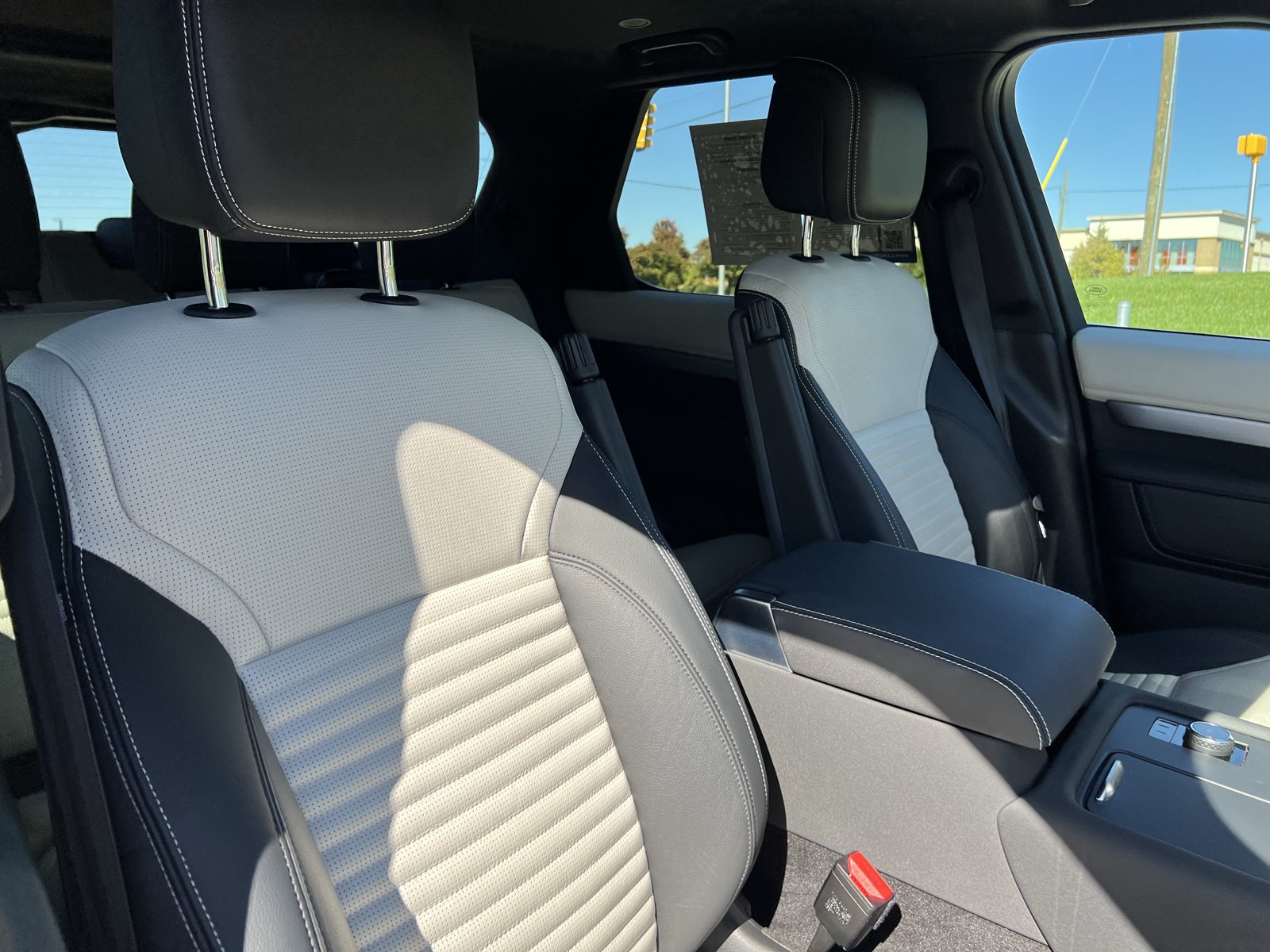 Used 2023 Land Rover Discovery S R-Dynamic AWD/4WD image 30