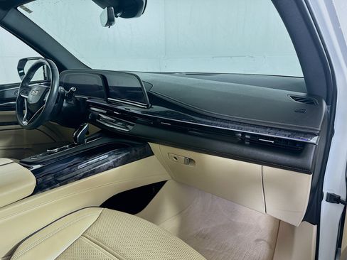 Used 2022 Cadillac Escalade Premium Luxury w/ Performance Package AWD/4WD image 31