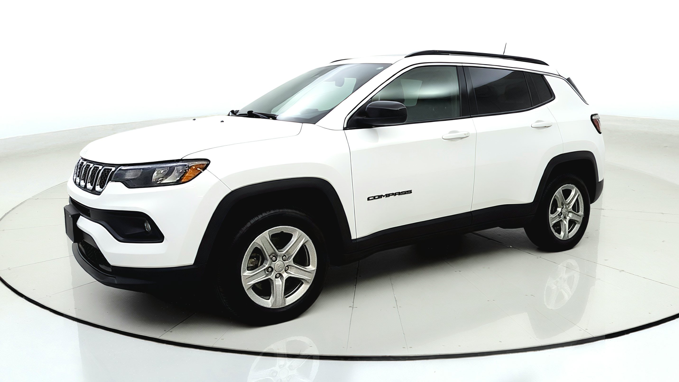 Used 2023 Jeep Compass Latitude w/ Convenience Group AWD/4WD image 3