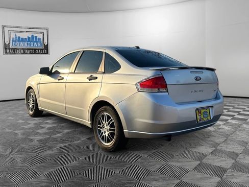 Used 2010 Ford Focus SE image 8