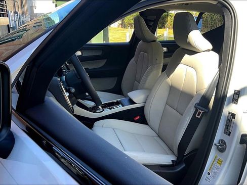 New 2026 Volvo XC40 B5 Plus w/ Protection Package Premier image 37