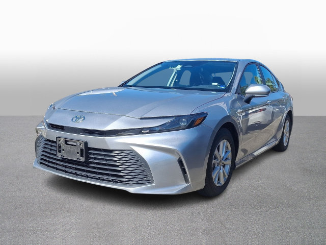 Used 2025 Toyota Camry LE FWD image 1