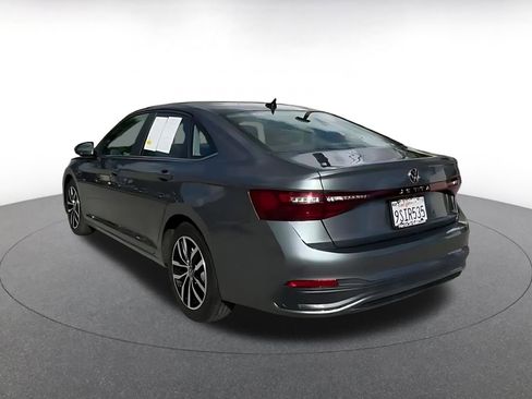 Used 2025 Volkswagen Jetta SE image 11