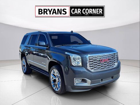 Used 2020 GMC Yukon Denali w/ Denali Premium Package image 17