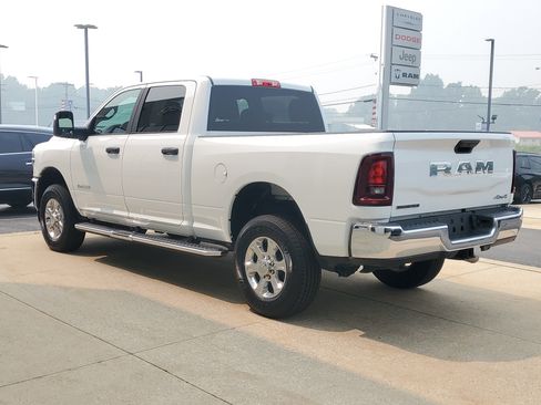 Used 2026 RAM 2500 Big Horn AWD/4WD image 3