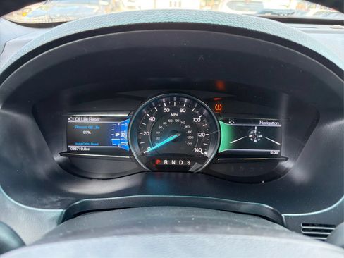 Used 2017 Ford Explorer XLT w/ Equipment Group 202A AWD/4WD image 19
