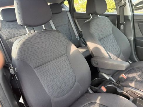 Used 2017 Hyundai Accent SE FWD image 28