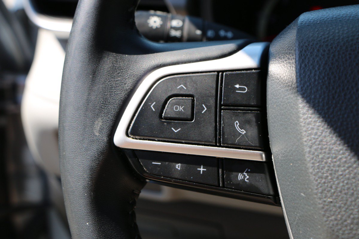 Used 2022 Toyota Highlander LE FWD image 18