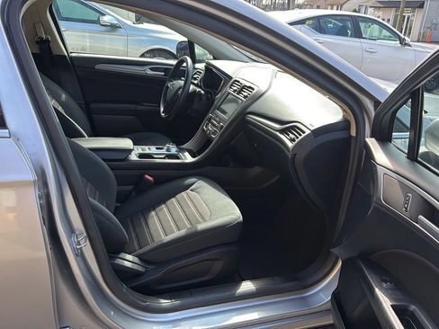 Used 2020 Ford Fusion SE FWD image 25