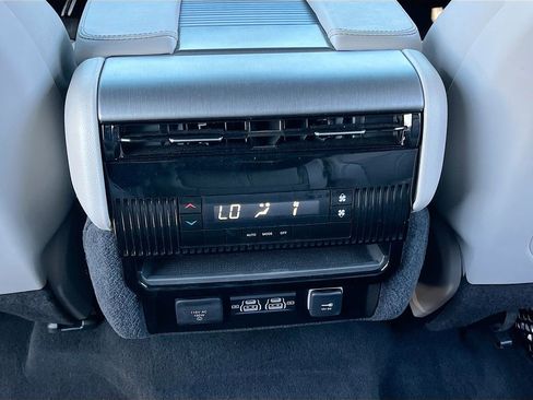 Certified 2025 Jeep Wagoneer L 4WD w/ HD Trailer Tow Package image 26