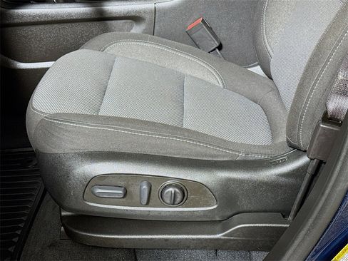 Used 2023 Chevrolet Traverse LT image 16