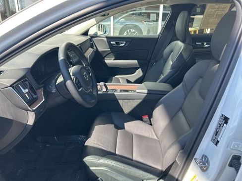 Used 2025 Volvo V60 B5 Cross Country Plus image 16