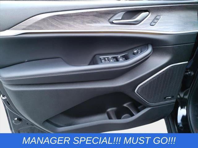 Used 2024 Jeep Grand Cherokee Limited 4xe w/ Luxury Tech Group II AWD/4WD image 12