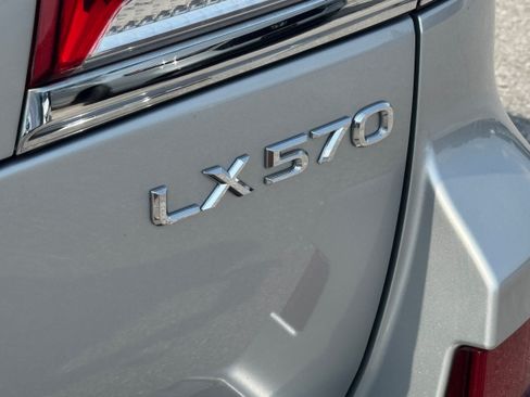 Used 2015 Lexus LX 570 4WD w/ Luxury Package image 7