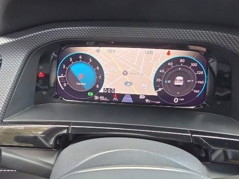 Used 2024 Volkswagen Atlas Cross Sport SEL R-Line image 3