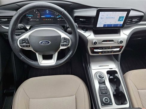 Used 2022 Ford Explorer XLT w/ Class IV Trailer Tow Package image 27