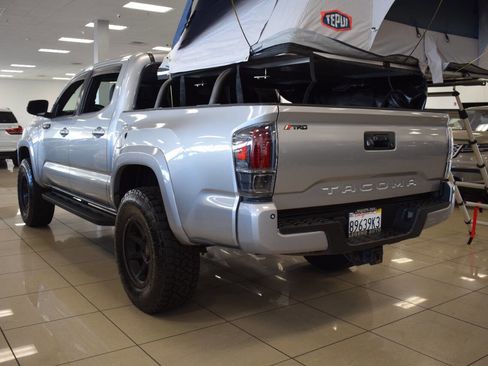 Used 2017 Toyota Tacoma TRD Off-Road image 9