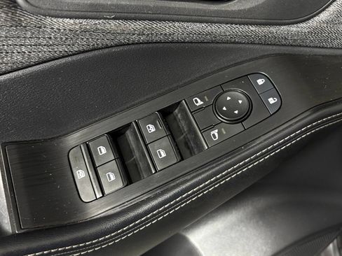 Used 2023 Nissan Rogue SV FWD image 14