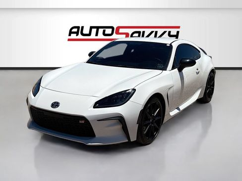 Used 2025 Toyota GR86 Premium w/ ALL Weather Mat Package (TMS) RWD image 3