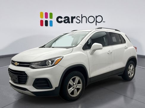 Used 2017 Chevrolet Trax LT w/ Driver Confidence Package image 1