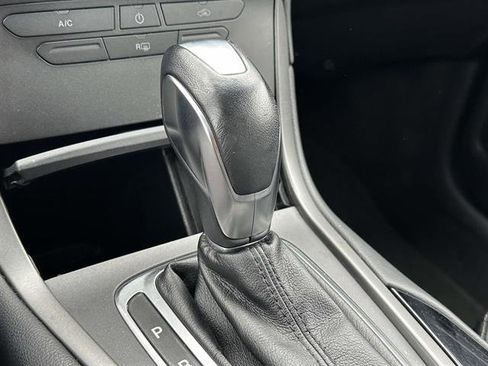 Used 2018 Ford Edge SE image 21