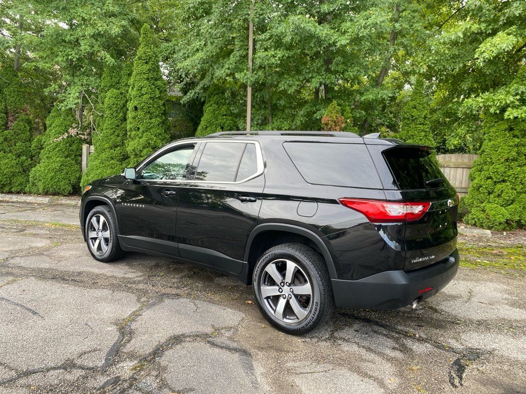 Used 2019 Chevrolet Traverse LT w/ LT Premium Package AWD/4WD image 3
