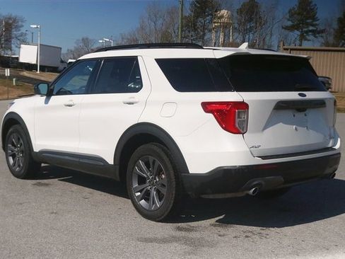 Used 2024 Ford Explorer XLT w/ Equipment Group 202A image 5