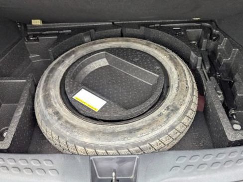 Used 2018 Toyota C-HR XLE FWD image 14