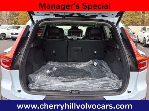 Certified 2025 Volvo XC40 B5 Plus w/ Protection Package Premier image 32