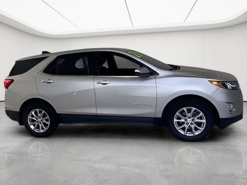 Used 2020 Chevrolet Equinox LT w/ Driver Convenience Package FWD image 4