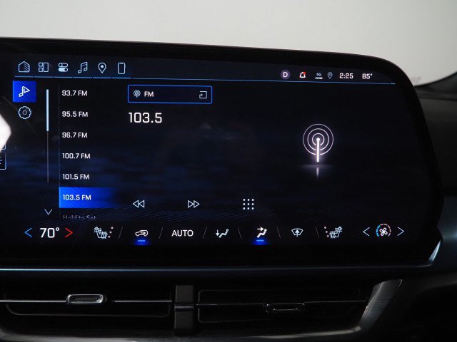 Used 2024 Chevrolet Equinox EV FWD LT w/ 2LT image 25